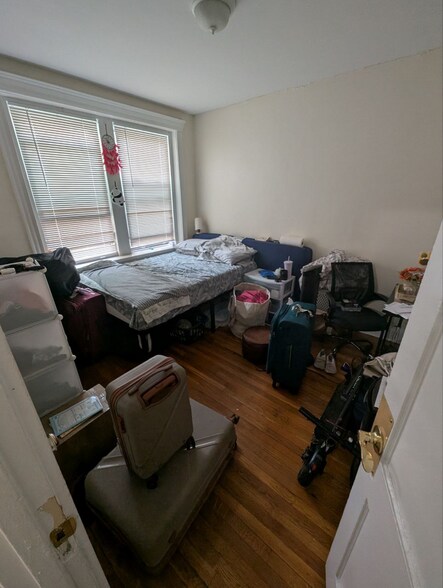Building Photo - 386 Riverway
