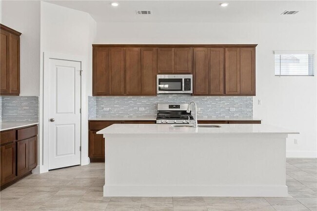 Building Photo - 121 Buckle Cove
