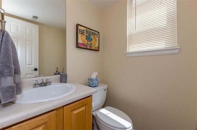 Building Photo - Charming 3-Bedroom Home in Prime Rock Cree...
