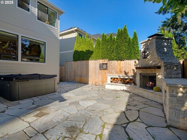 Building Photo - 9010 SW Inez St