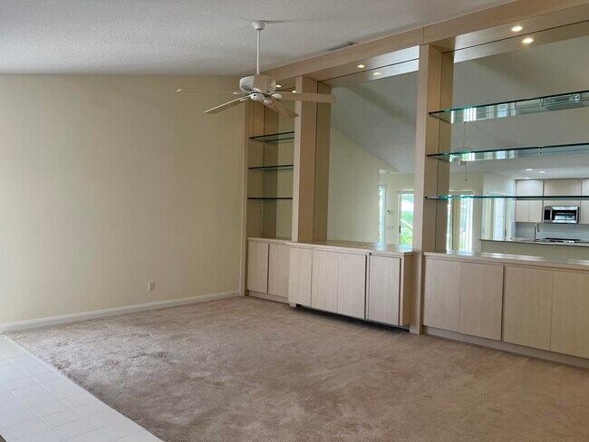 Building Photo - 6002 Red Oak Ct