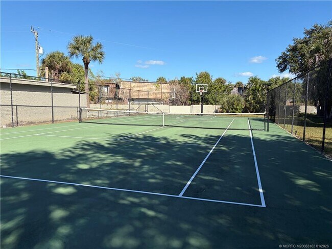 Building Photo - 800 NW Fork Rd