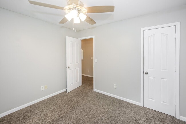 Building Photo - 1006 Tiger Eye Ave