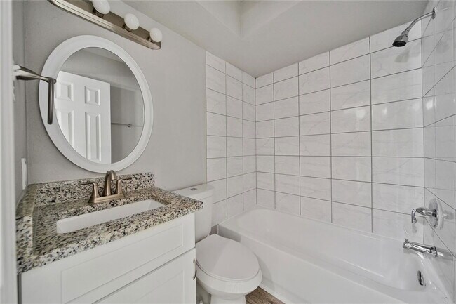 Building Photo - 10071 Woodhollow Dr