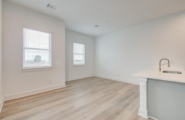 Building Photo - 22210 Dutch Oven Dr