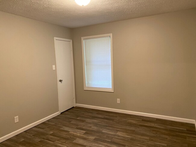 Building Photo - 51 Chatwood Cv