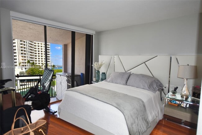 Building Photo - 540 Brickell Key Dr
