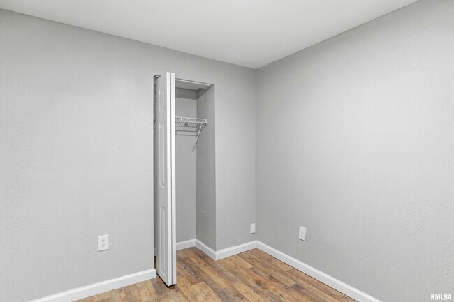Building Photo - 1301 N Osburn Ave