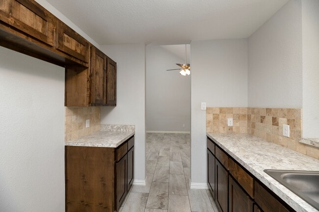 Building Photo - Creekside Townhomes