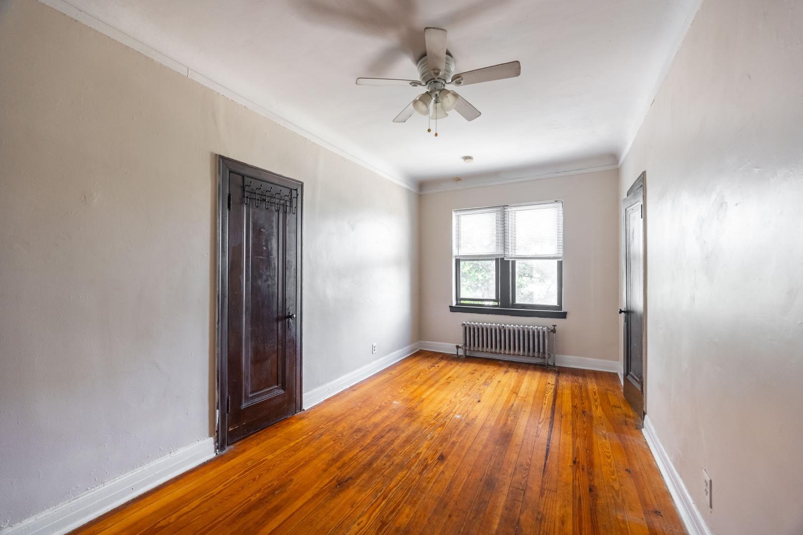 Building Photo - 948 W Cuyler Ave