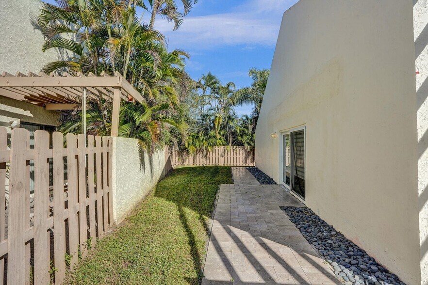 Building Photo - 21760 Contado Rd