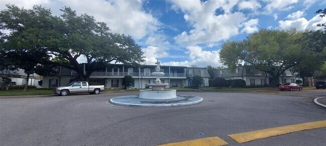 Building Photo - 9034 Rue Cambon St