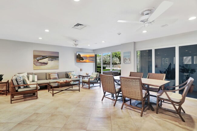 Building Photo - 1069 Hillsboro Mile