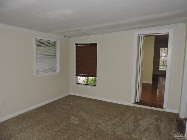 Building Photo - 7823 Dartmoor Dr
