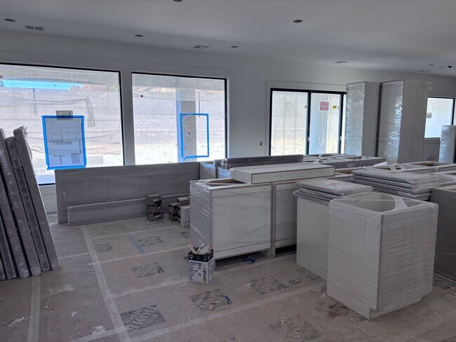 Building Photo - Gorgeous 7 bed 8 bath home with Swimming Pool and RV Garage