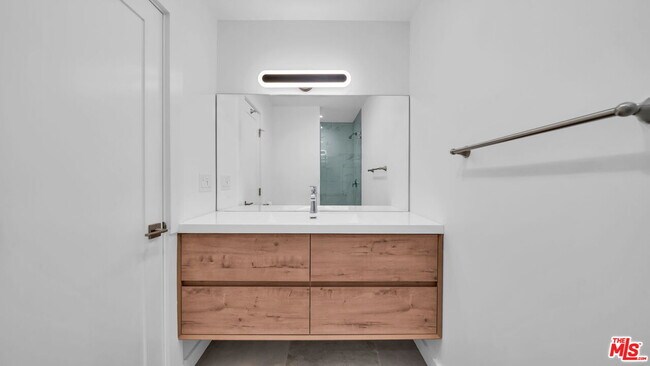 Building Photo - 305 San Vicente Blvd