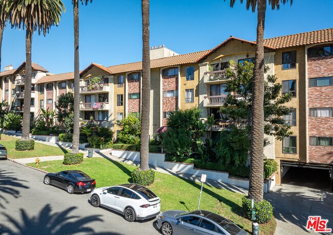 Building Photo - 1730 Camino Palmero St