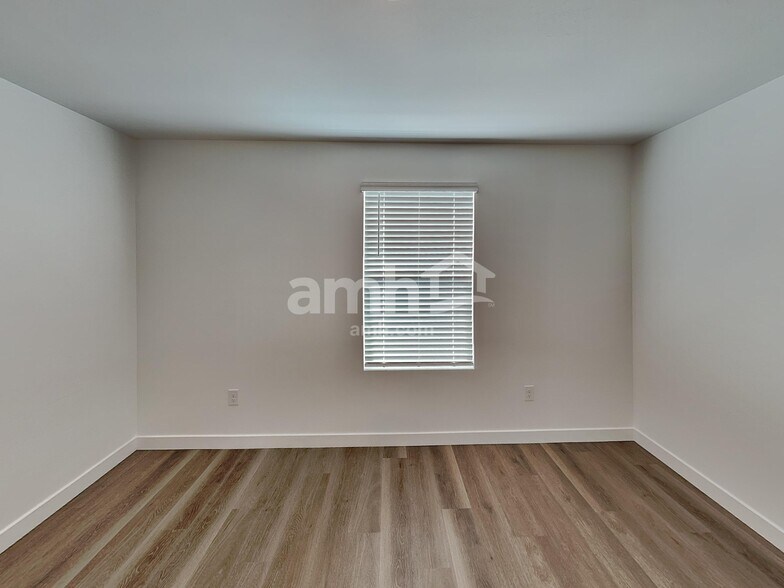 Building Photo - 9525 Harkes Dr