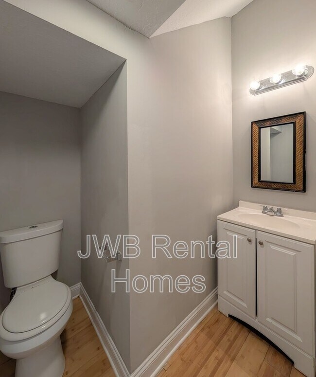 Building Photo - 421 Golfair Blvd