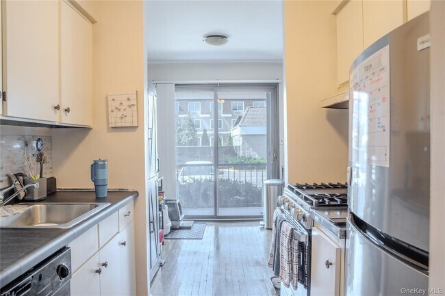 Building Photo - 210 Fulton St