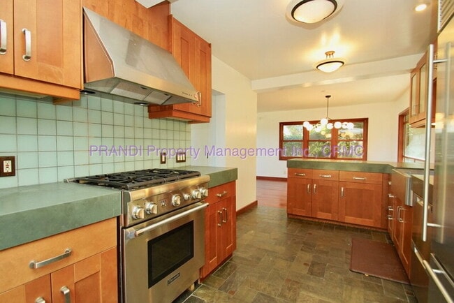 Building Photo - 63 Glen Dr