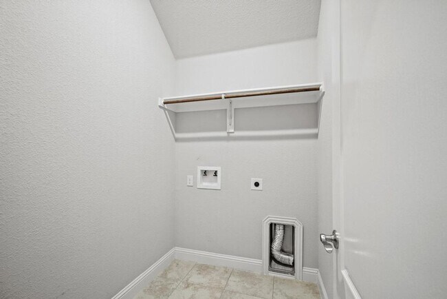 Building Photo - 314 Waverly Dr