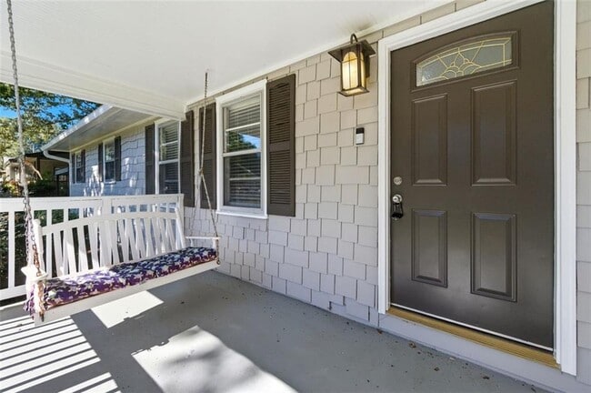 Building Photo - 1003 Valley Dr