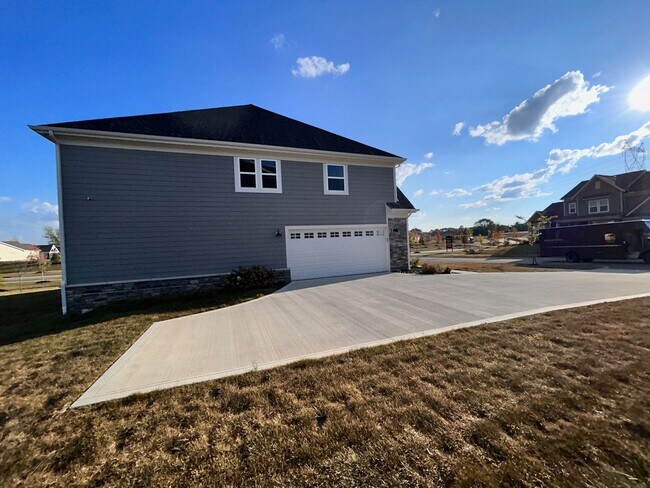 Building Photo - Home For Lease