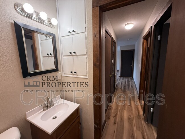 Building Photo - 805 Miami Blvd