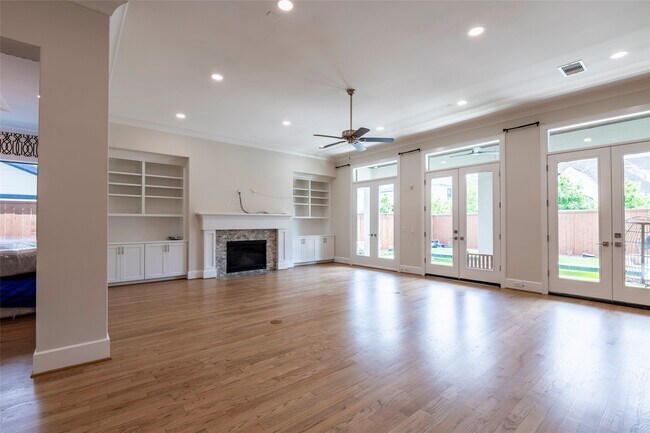 Building Photo - 1507 Martin St