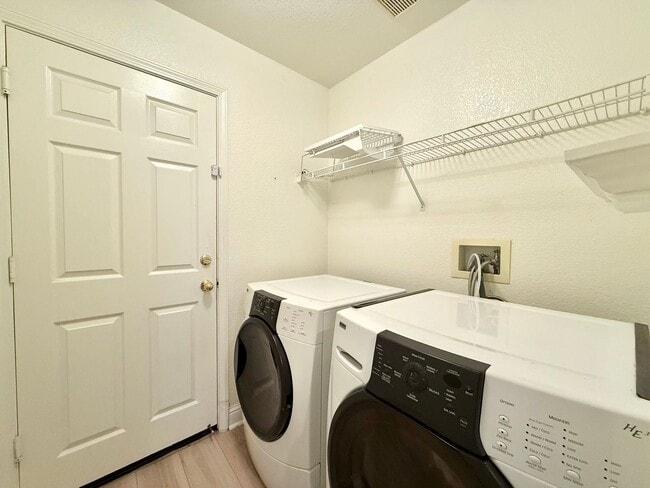 Building Photo - 2351 Fairhaven Dr