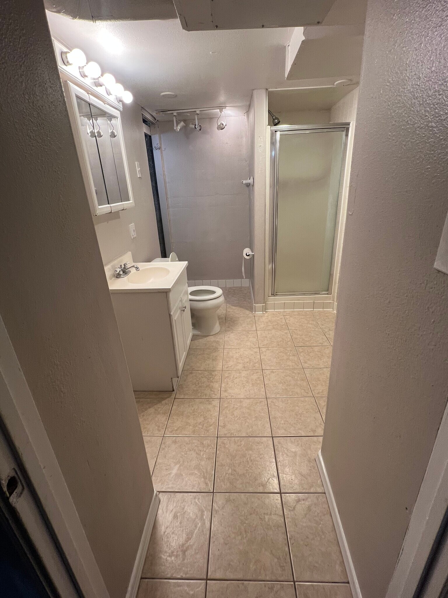 Basement Bathroom/Laundry - 196 S 1000 E