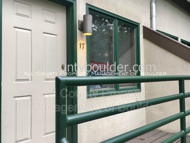 Building Photo - 1825 Marine St
