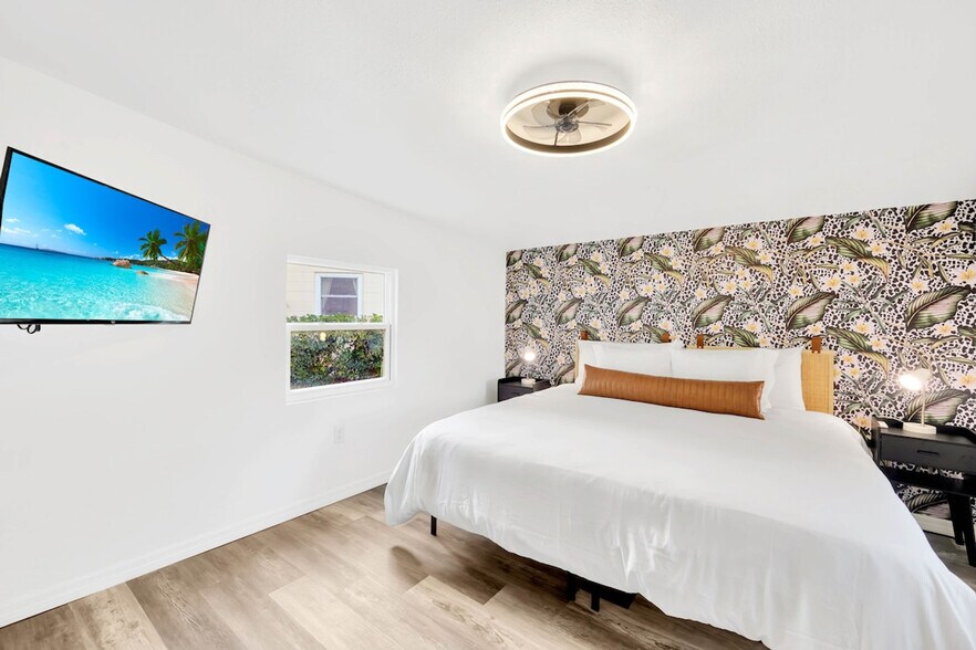 Building Photo - 10755 Clara Ln