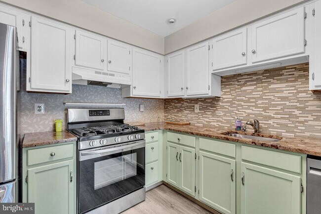 Building Photo - 271 Andover Pl