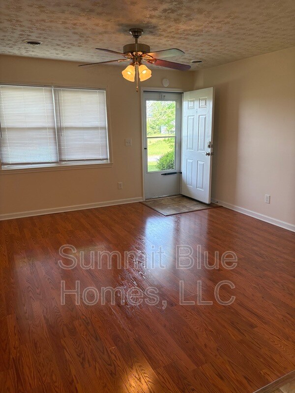 Building Photo - 261 Monroe St