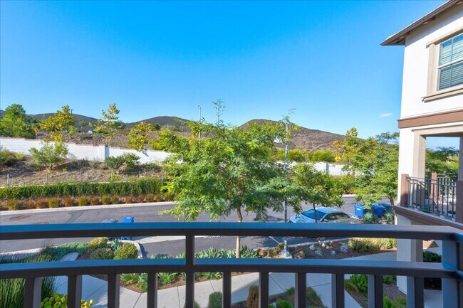 Building Photo - 946 Blackstone Dr