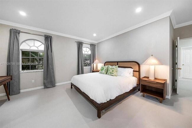 Building Photo - 1033 Almeria Ave