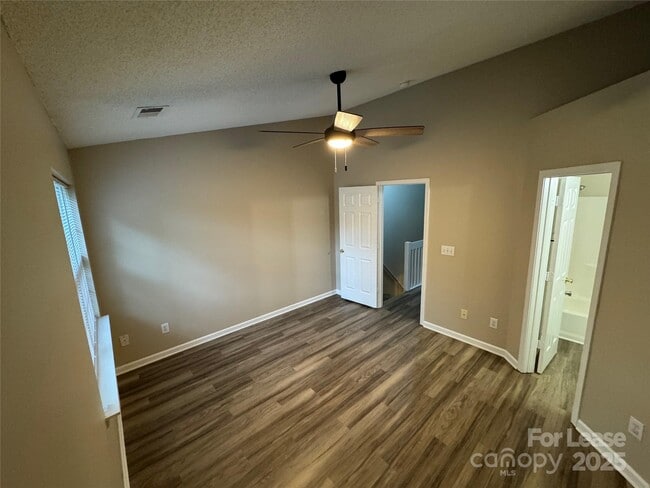 Building Photo - 10165 Forest Landing Dr