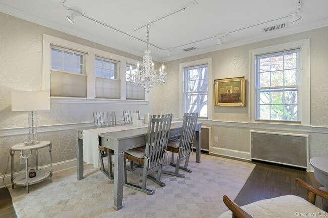 Building Photo - 9 Prall Pl