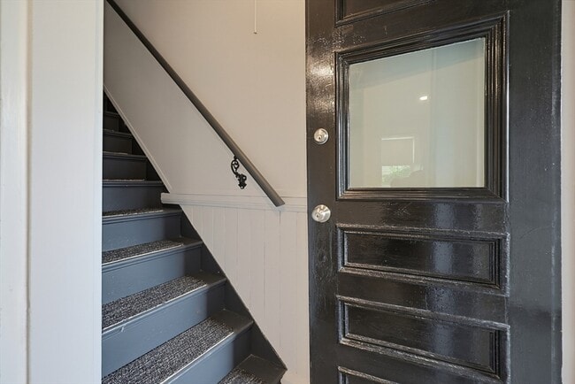 Building Photo - 63 Bancroft Park
