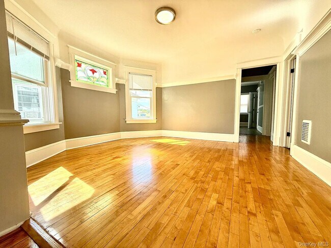 Building Photo - 30 Manitou Ave