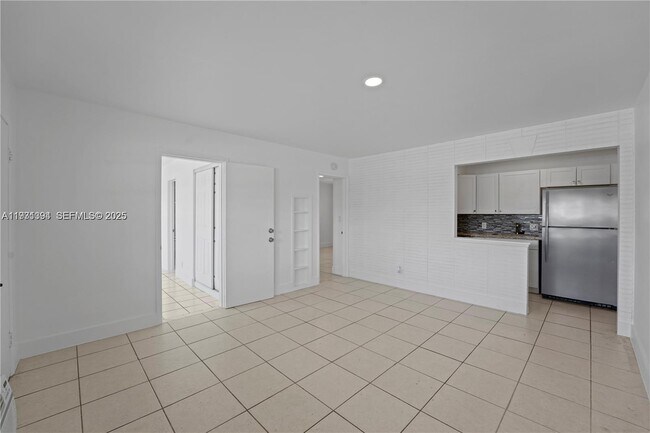 Building Photo - 380 SE 12th Ave