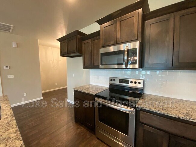 Building Photo - 749 SW 14th St