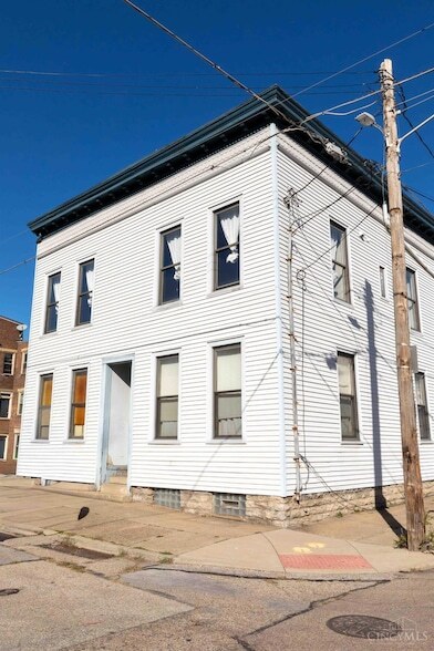 Building Photo - 2900 Henshaw Ave
