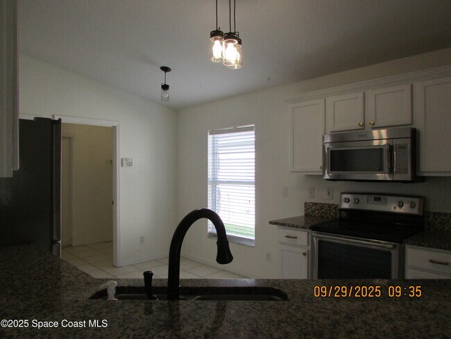 Building Photo - 2070 Tiburon Ln