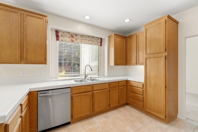 Building Photo - 2636 Fallcreek Ct