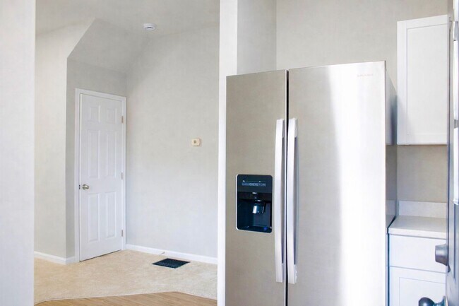 Building Photo - 501 N Patterson Park Ave