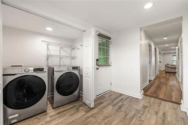 Building Photo - Charming 3BR House in Atlanta