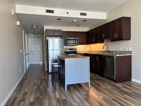 Building Photo - 427 9th Ave